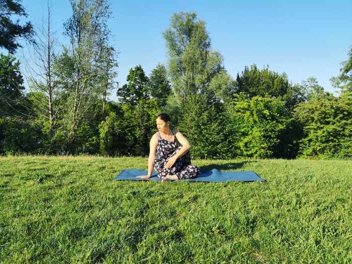 Goldi mach Drehsitz im Fürther tadtpark